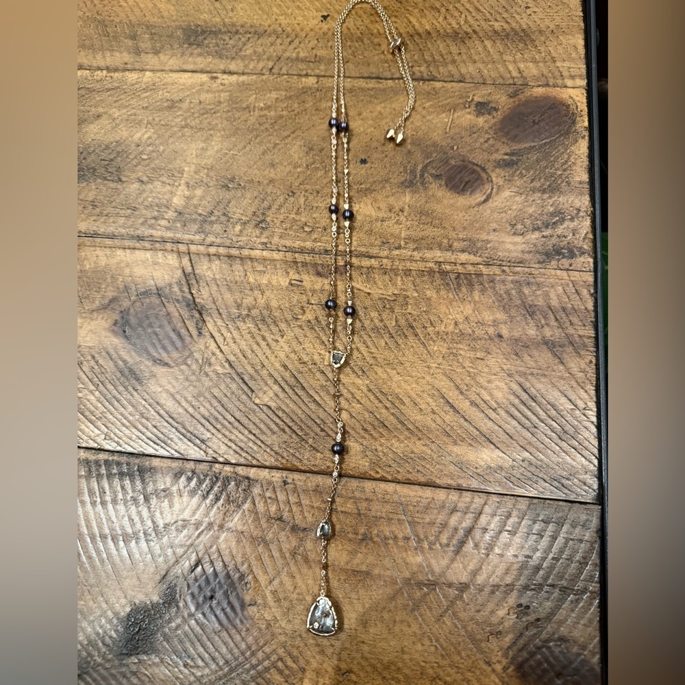 Kendra Scott necklace